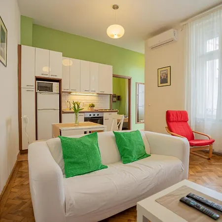 Molnar 20 Apartment *