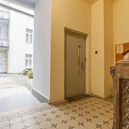 Molnar 20 بودابست