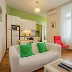 Molnar 20 Apartament *